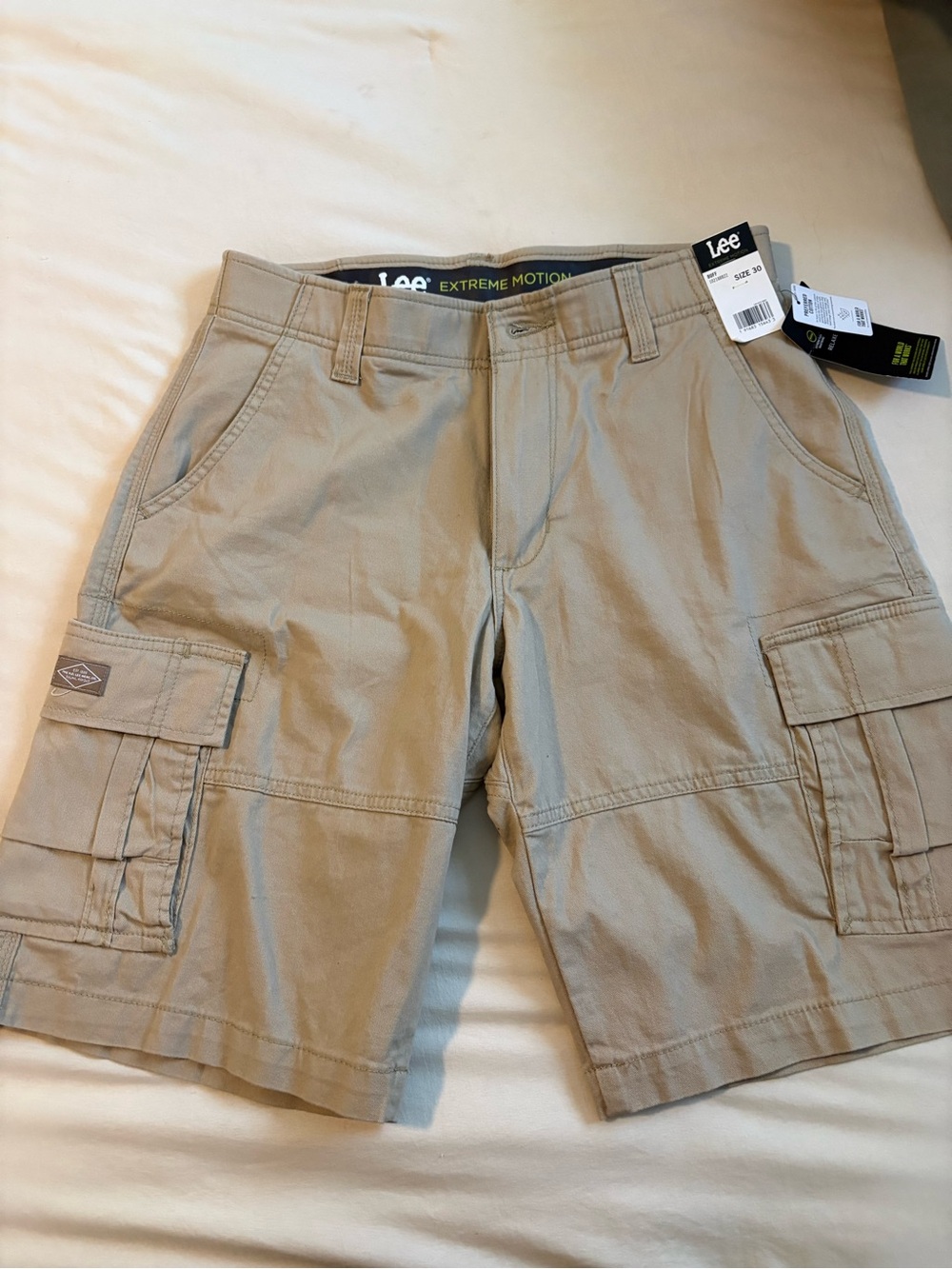 NWT Lee men’s extreme motion, Carolina cargo shorts size 30 khaki flex waistband